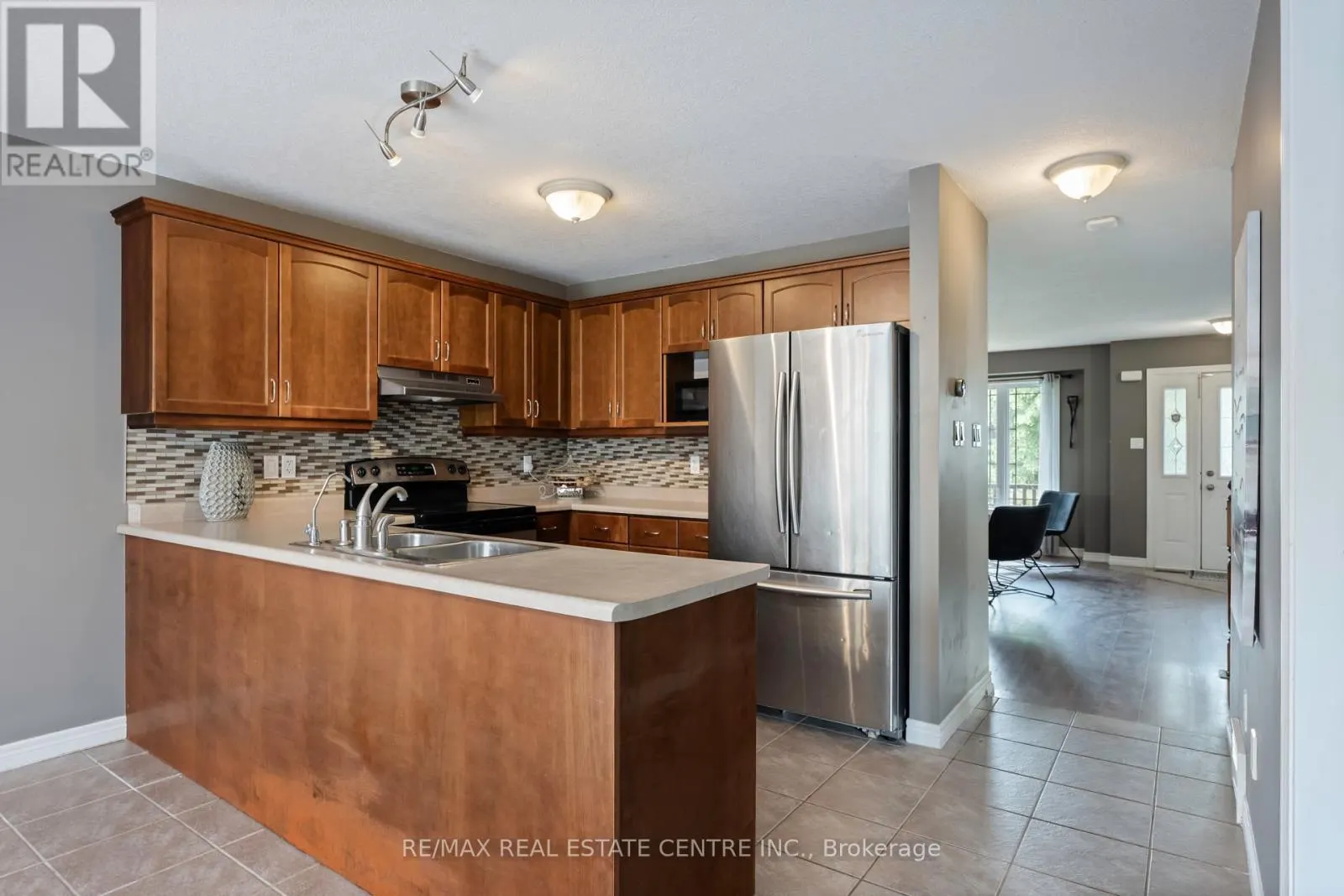 6 MAUDE COURT