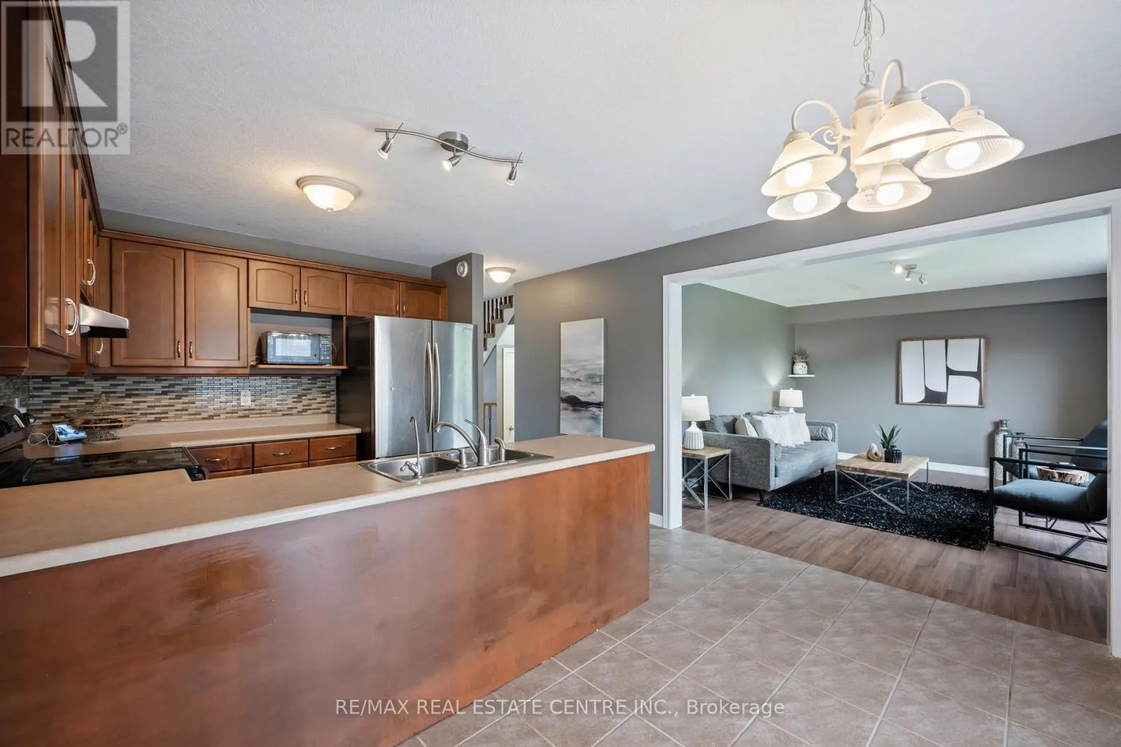 6 MAUDE COURT