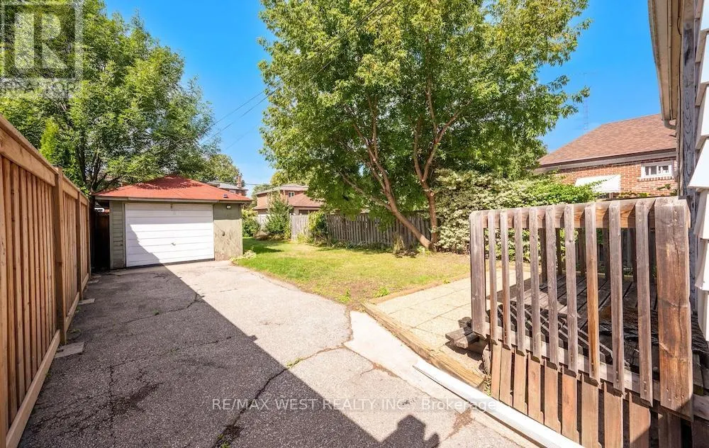6 ROBINDALE AVENUE