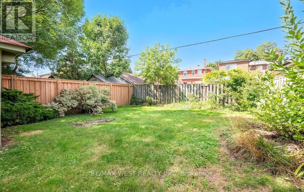 6 ROBINDALE AVENUE
