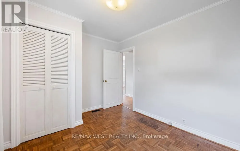 6 ROBINDALE AVENUE