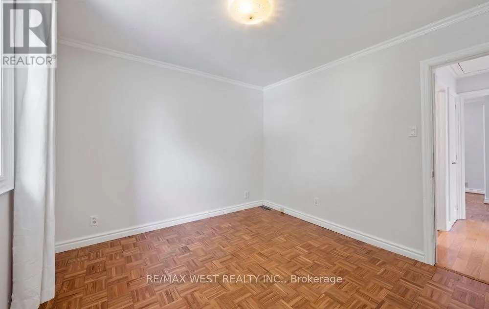 6 ROBINDALE AVENUE