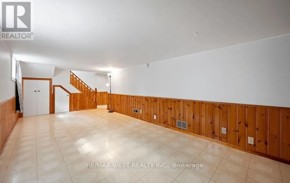 6 ROBINDALE AVENUE