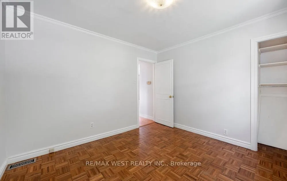 6 ROBINDALE AVENUE