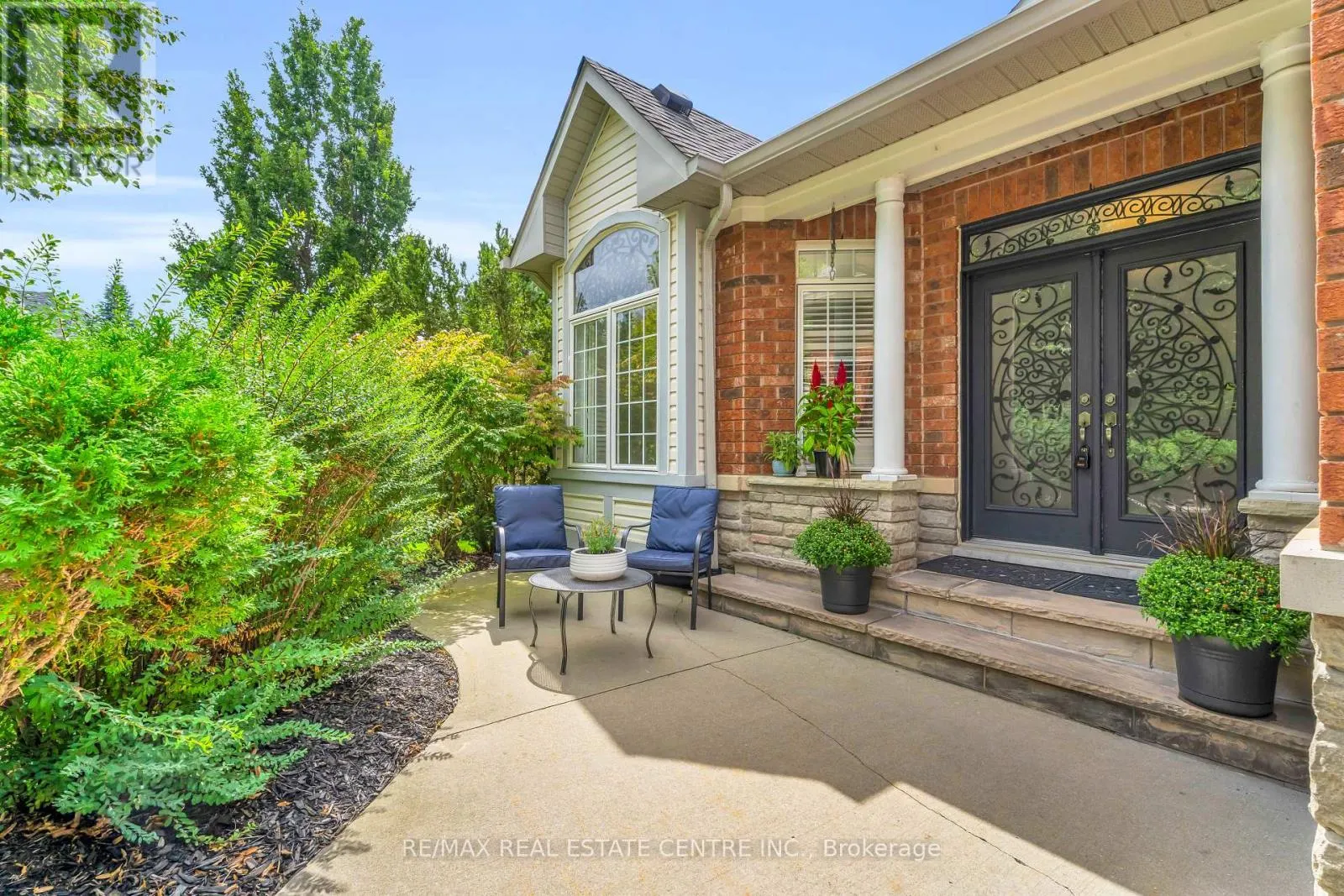 34 NORTH RIDGE CRESCENT