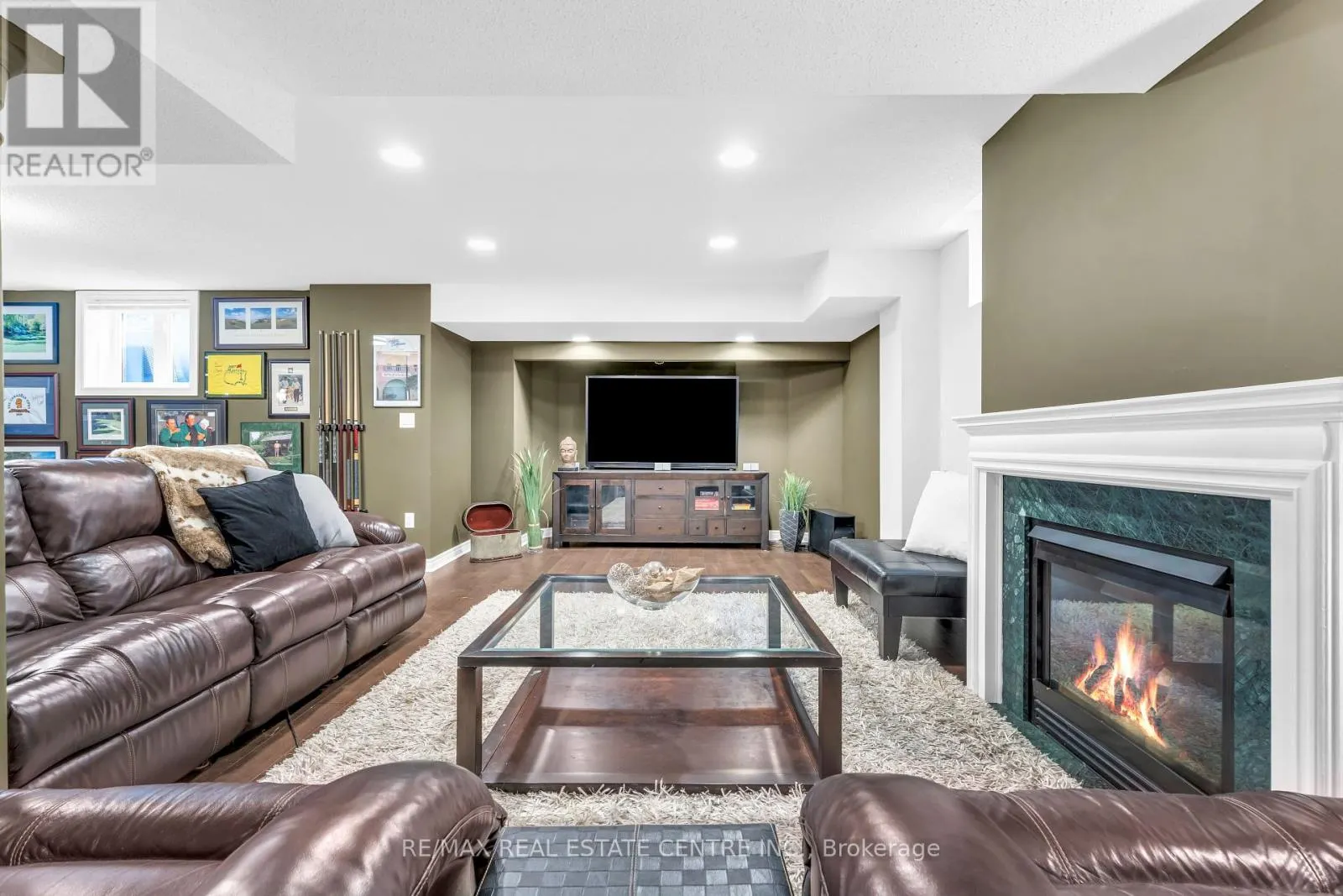 34 NORTH RIDGE CRESCENT
