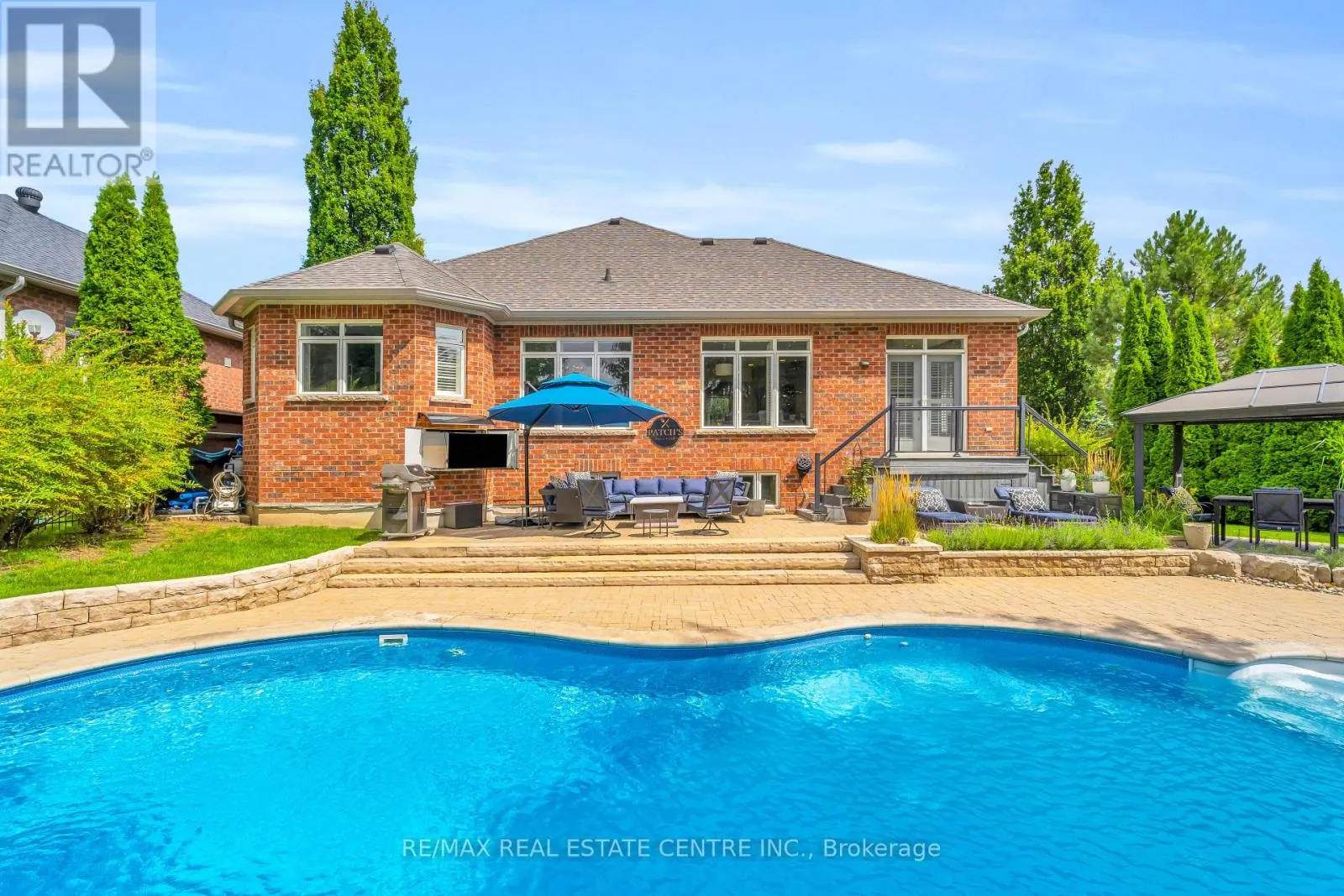 34 NORTH RIDGE CRESCENT