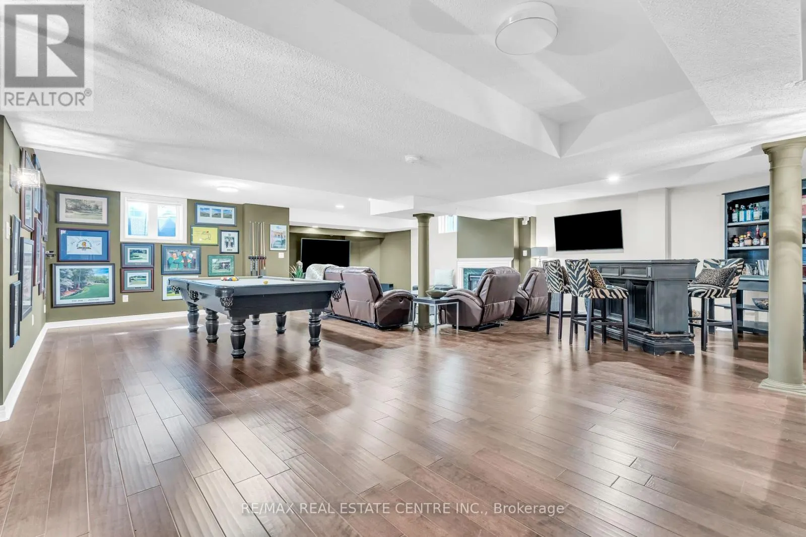 34 NORTH RIDGE CRESCENT