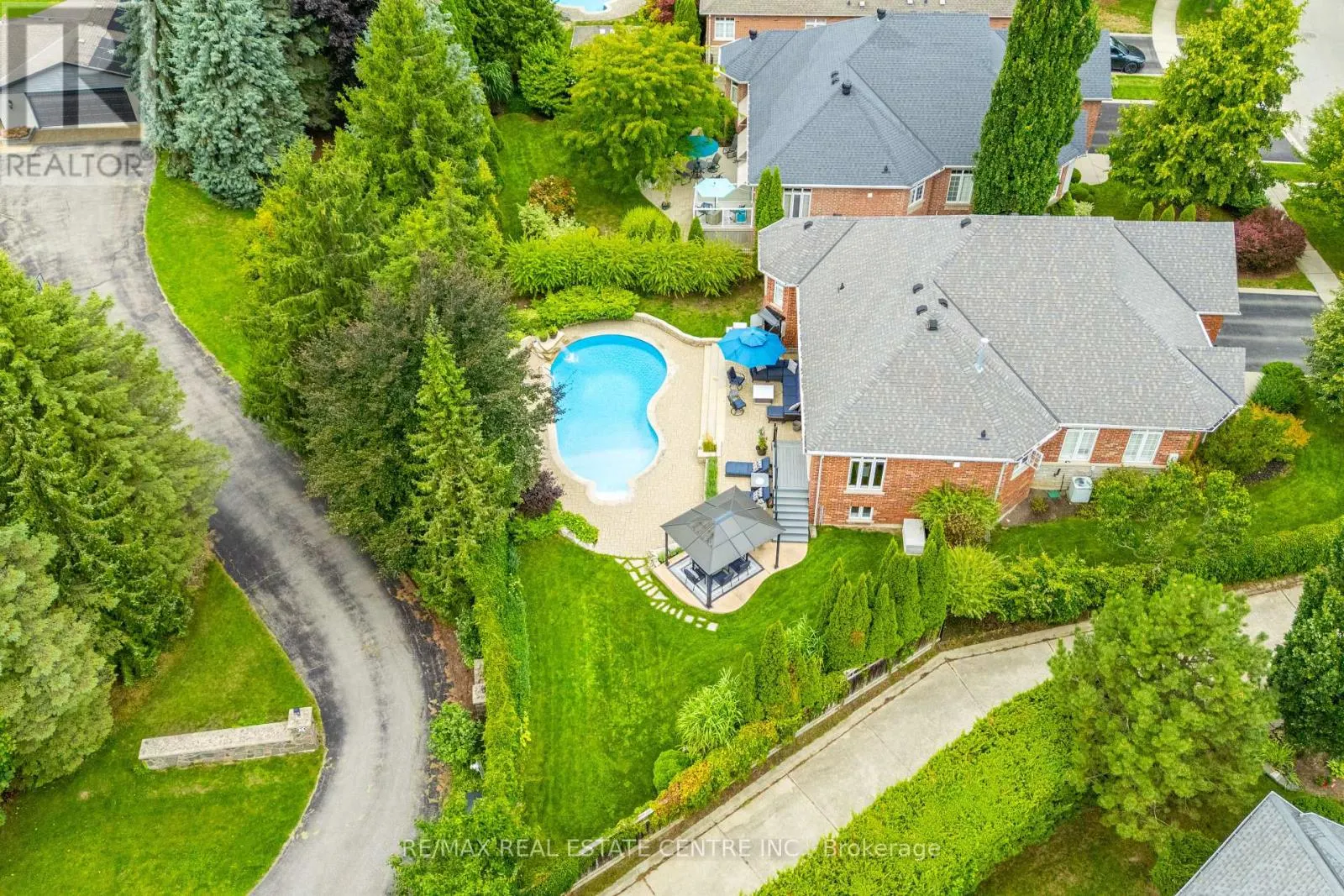 34 NORTH RIDGE CRESCENT