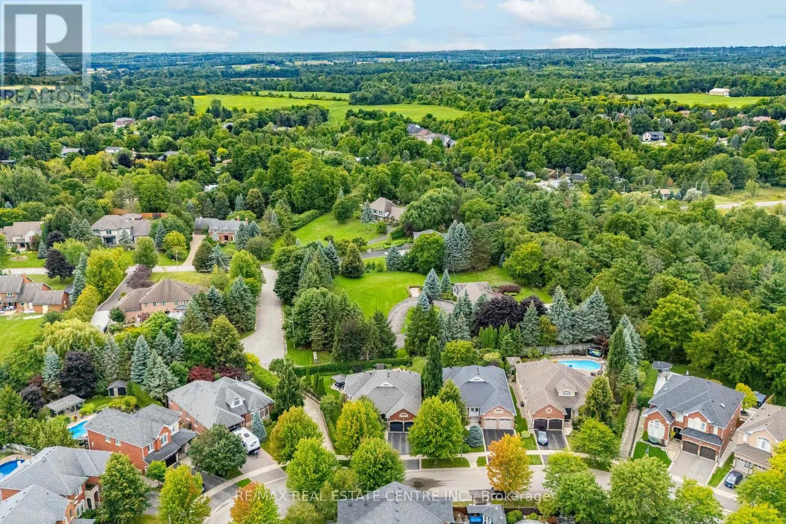 34 NORTH RIDGE CRESCENT
