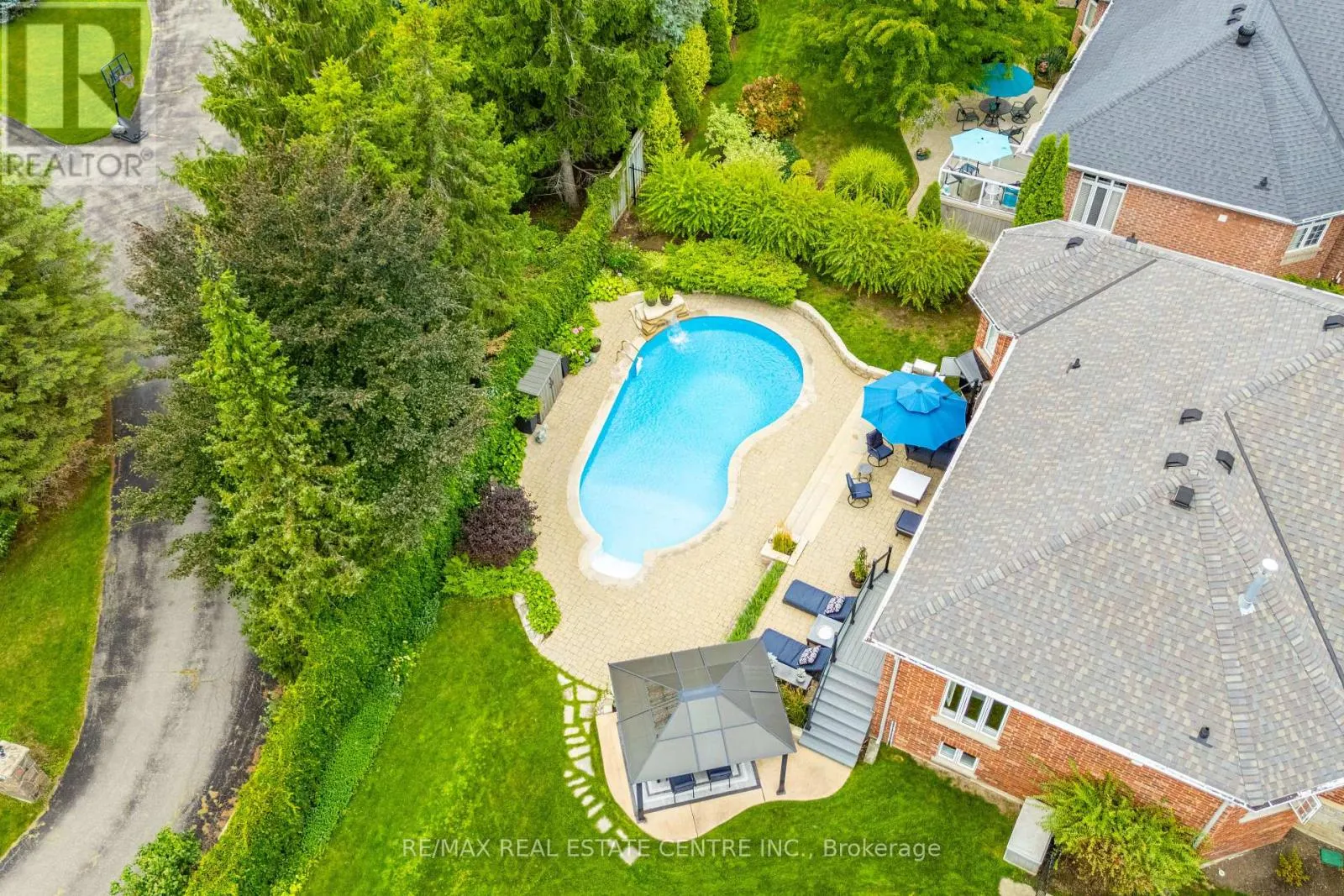34 NORTH RIDGE CRESCENT