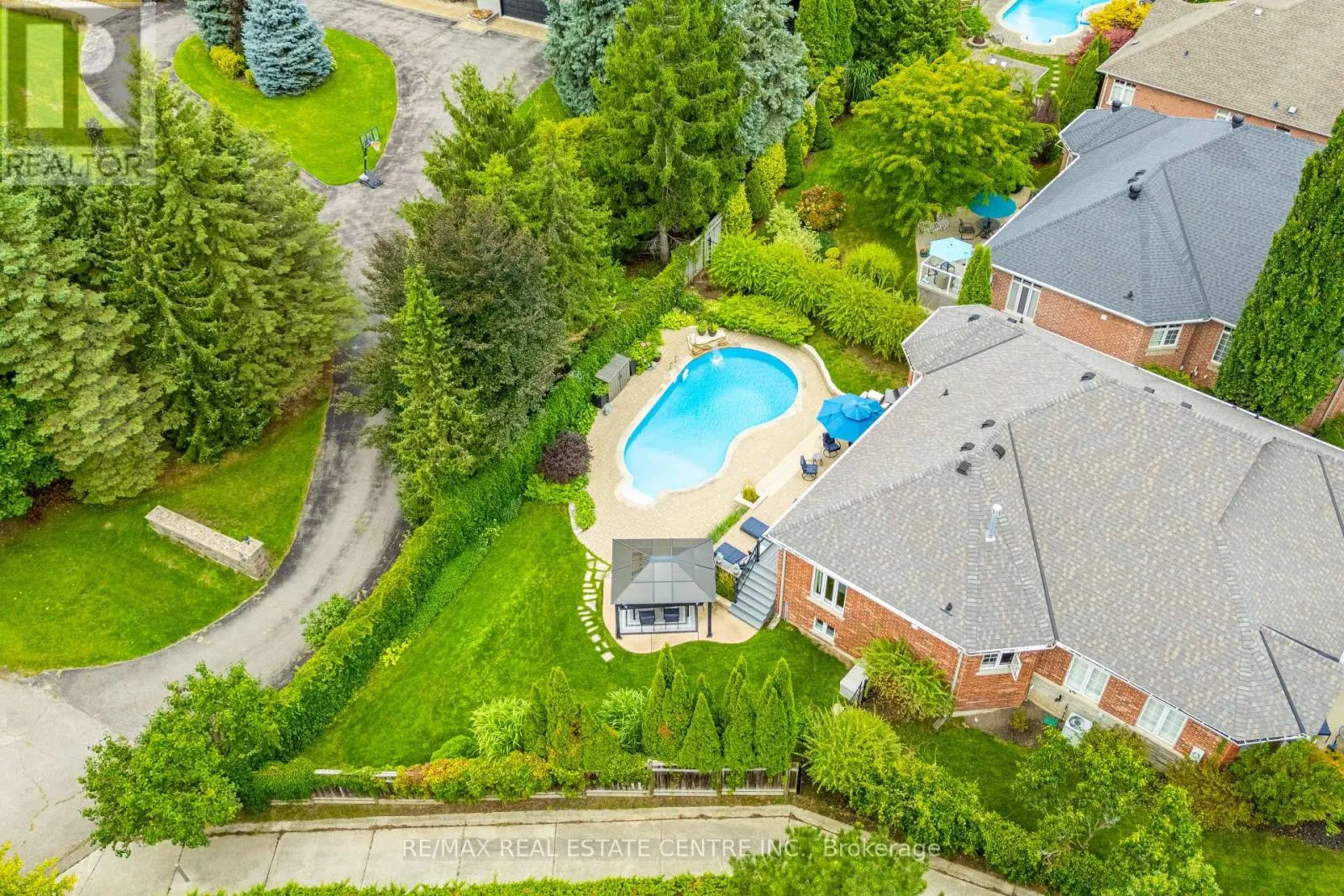 34 NORTH RIDGE CRESCENT