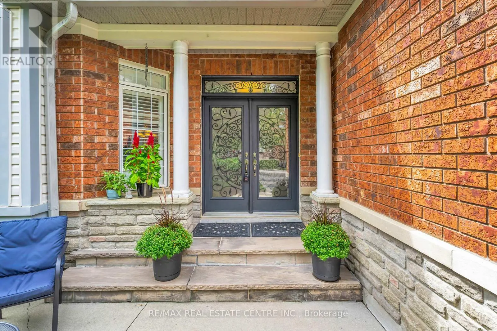 34 NORTH RIDGE CRESCENT