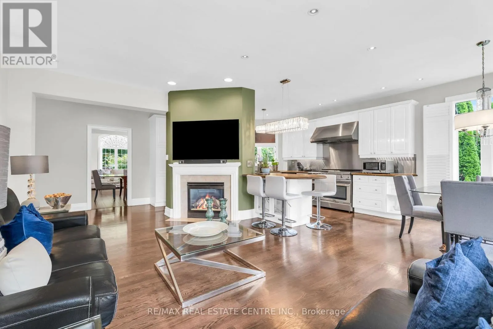 34 NORTH RIDGE CRESCENT