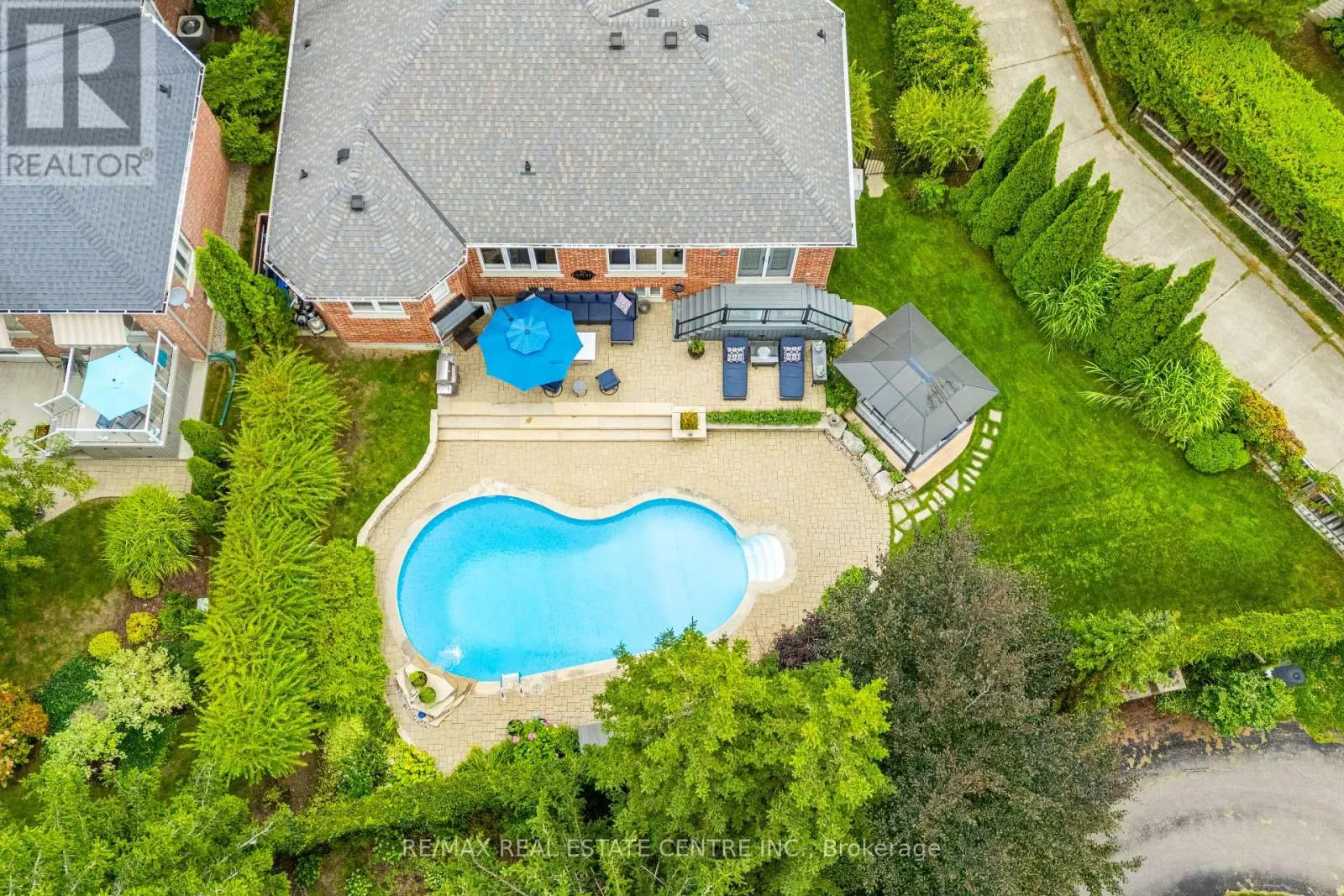 34 NORTH RIDGE CRESCENT