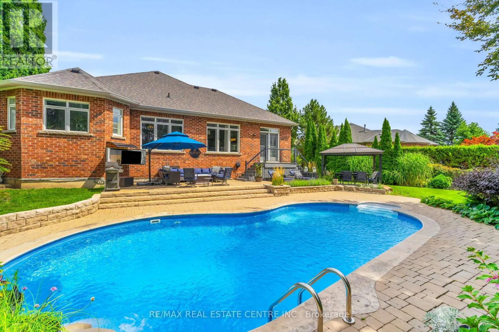 34 NORTH RIDGE CRESCENT