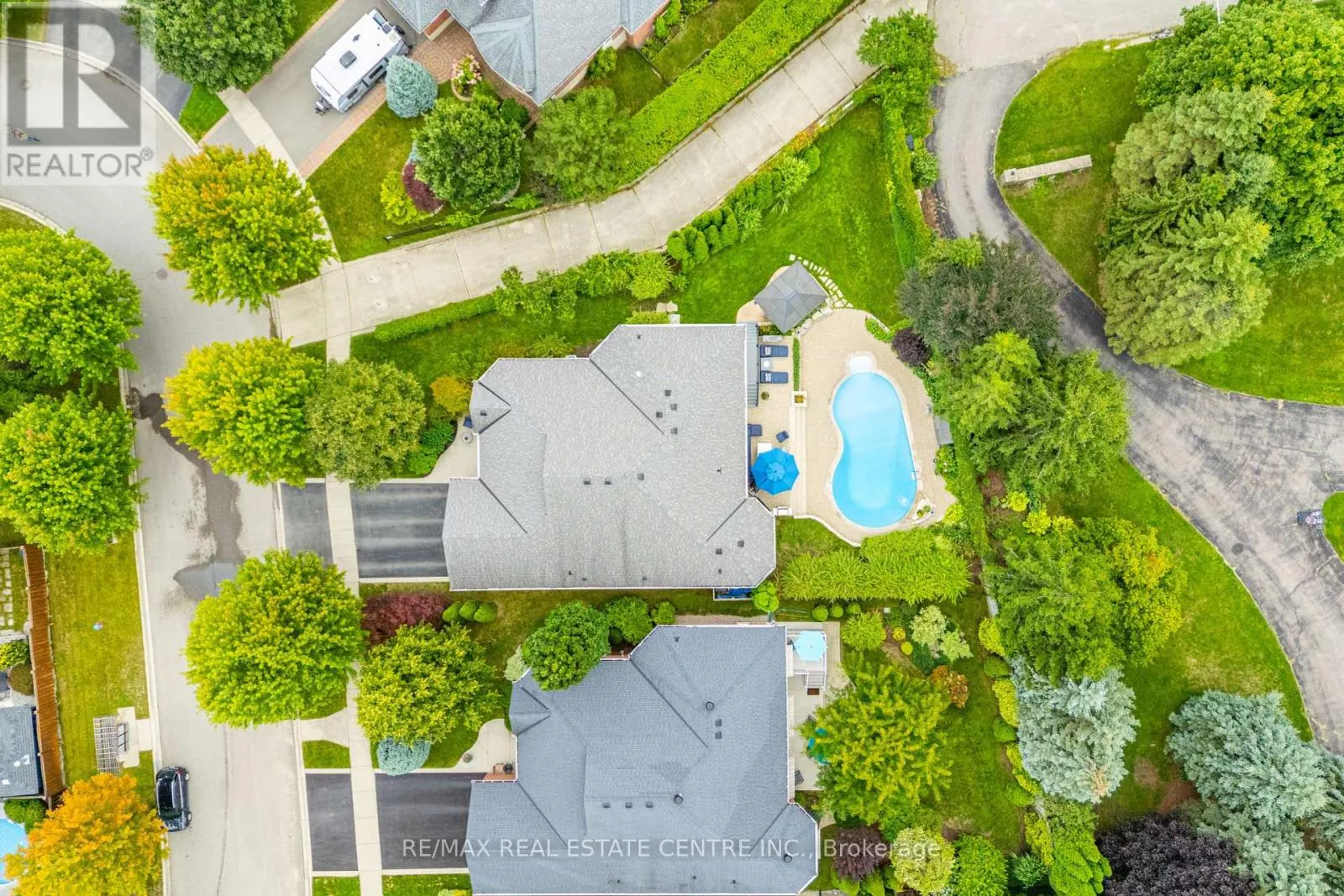 34 NORTH RIDGE CRESCENT