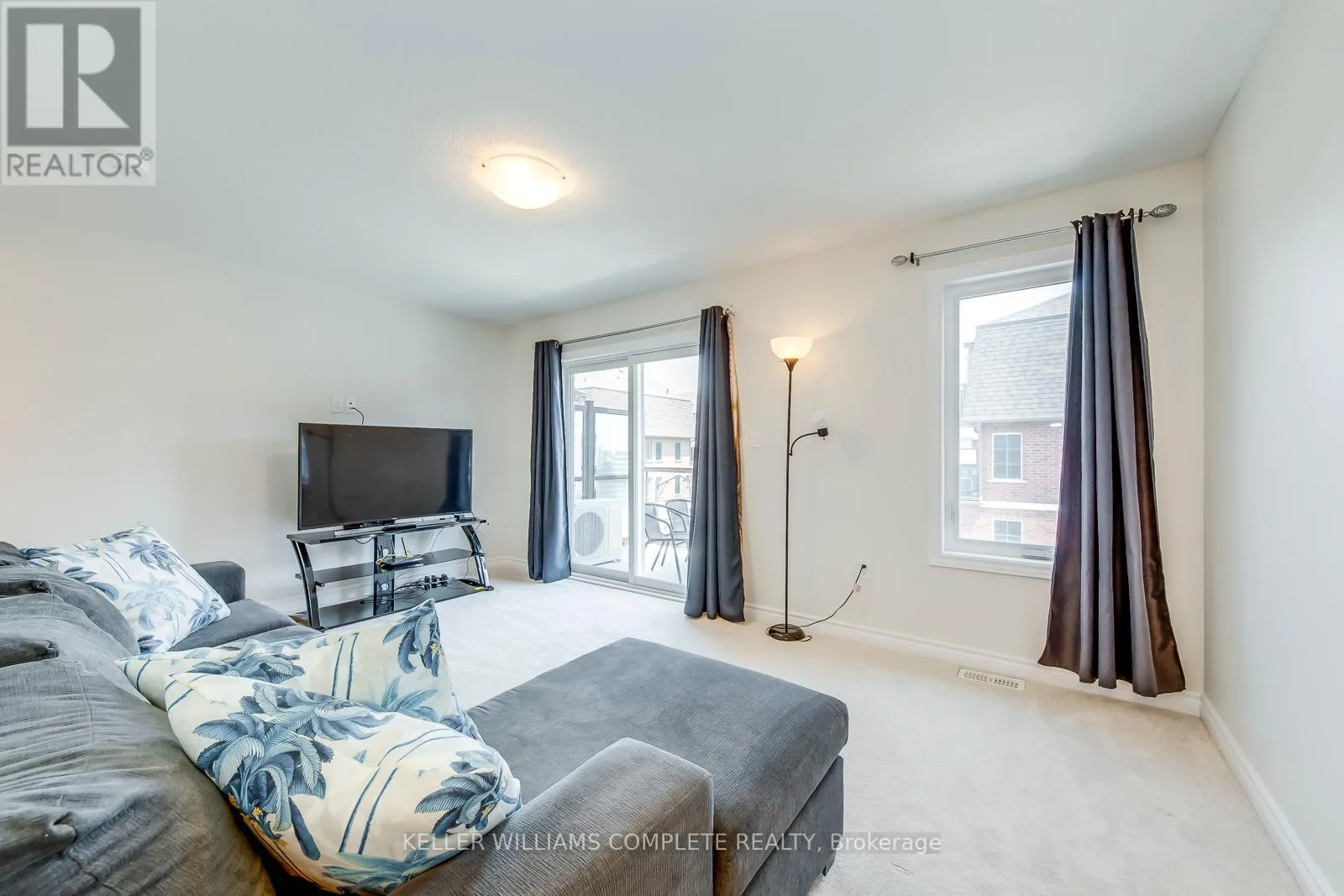 76 - 445 ONTARIO STREET S