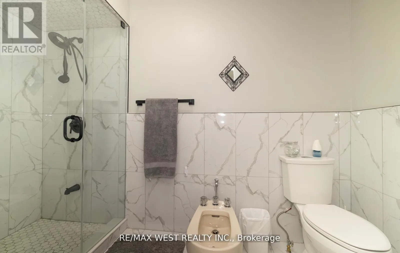 52 AMANTINE CRESCENT
