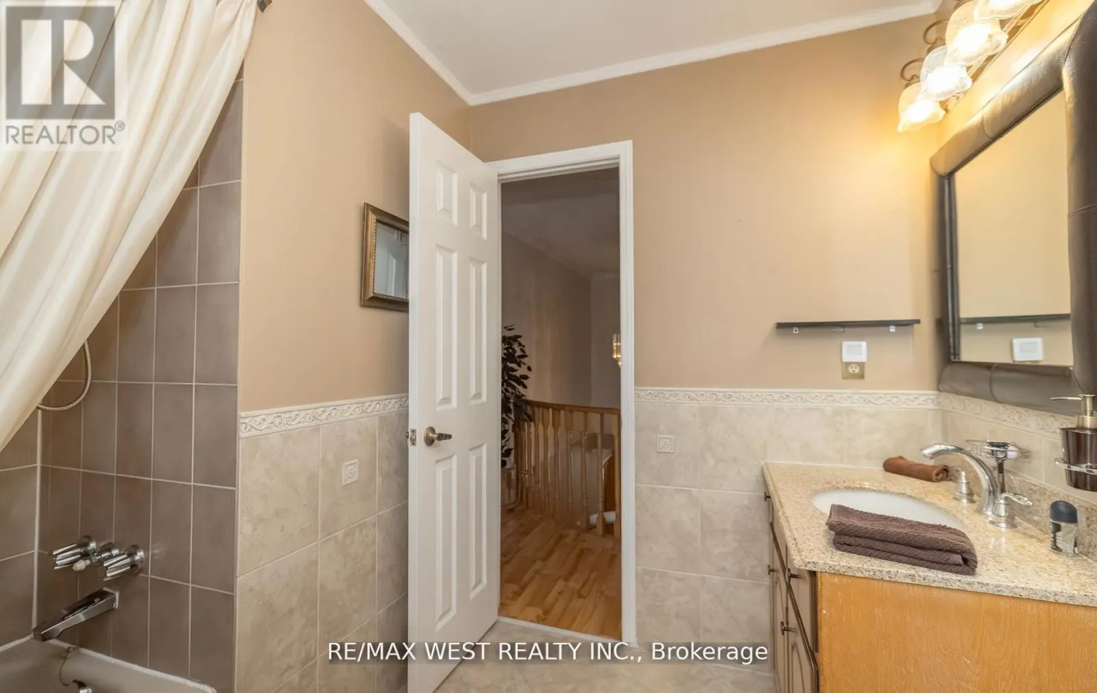 52 AMANTINE CRESCENT