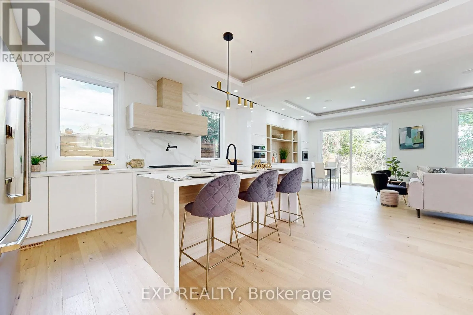 768 MONTBECK CRESCENT