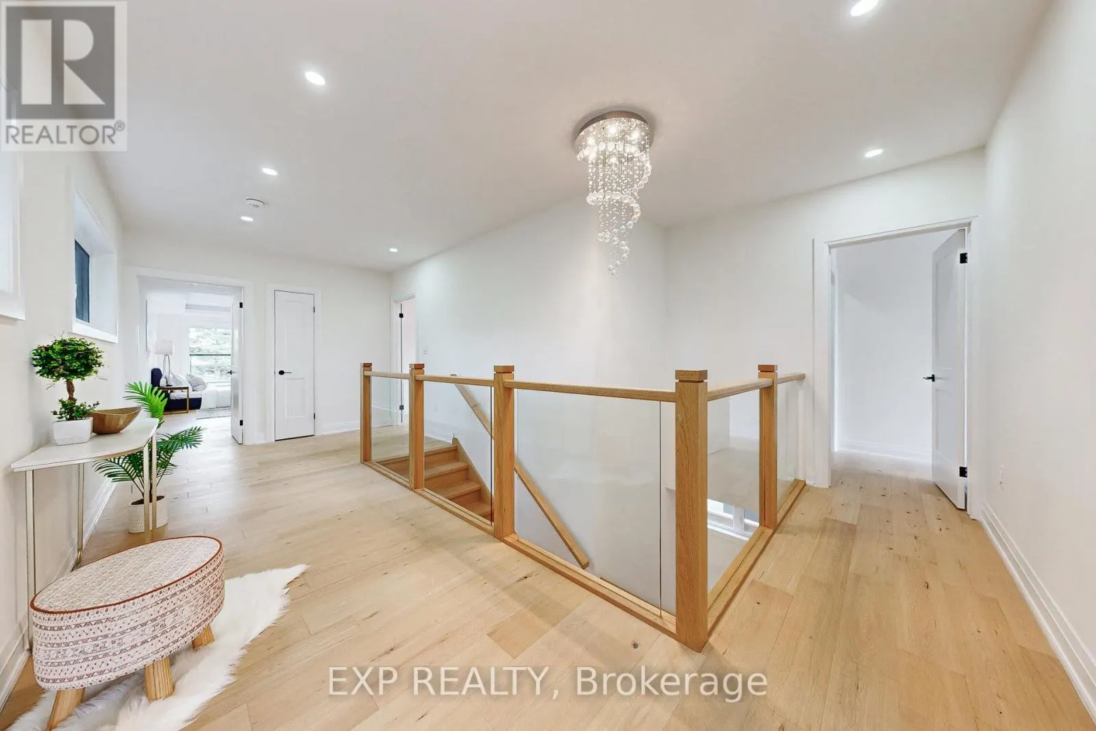 768 MONTBECK CRESCENT