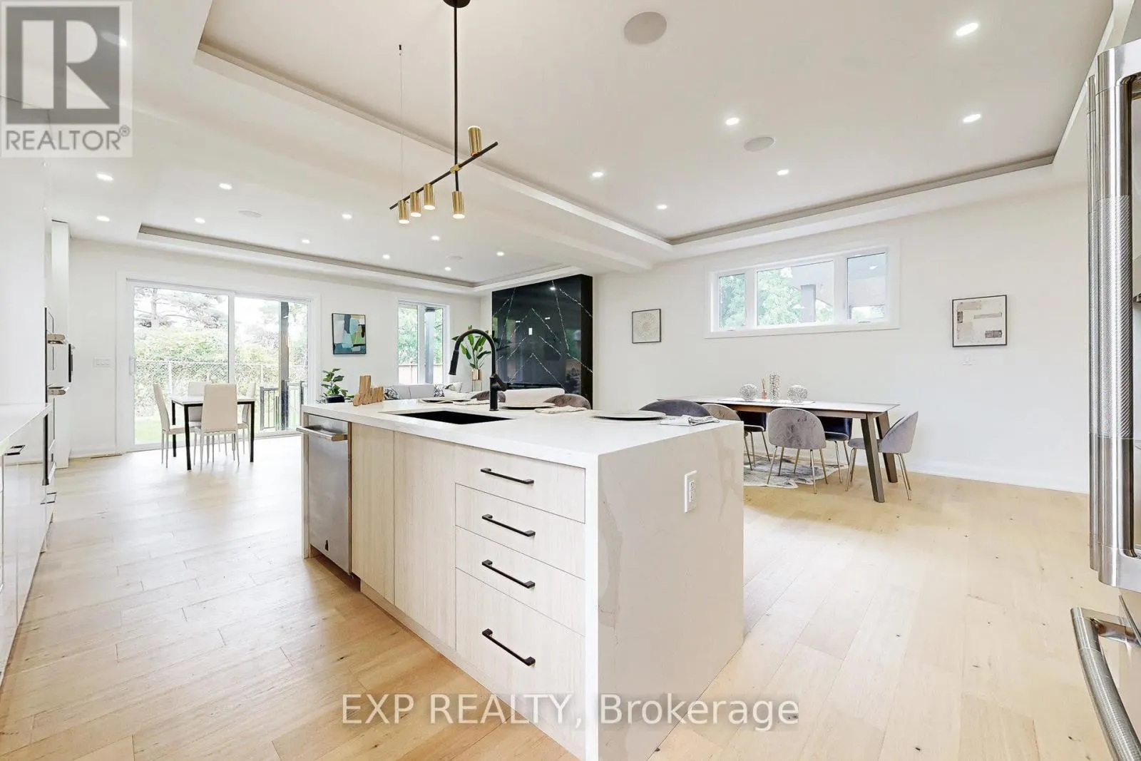 768 MONTBECK CRESCENT