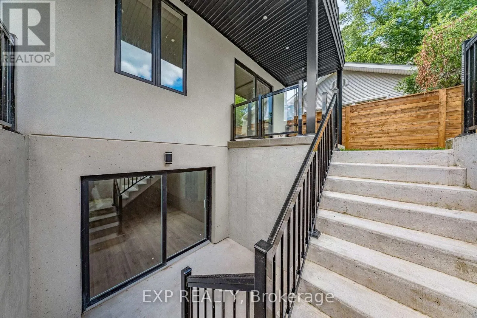 768 MONTBECK CRESCENT