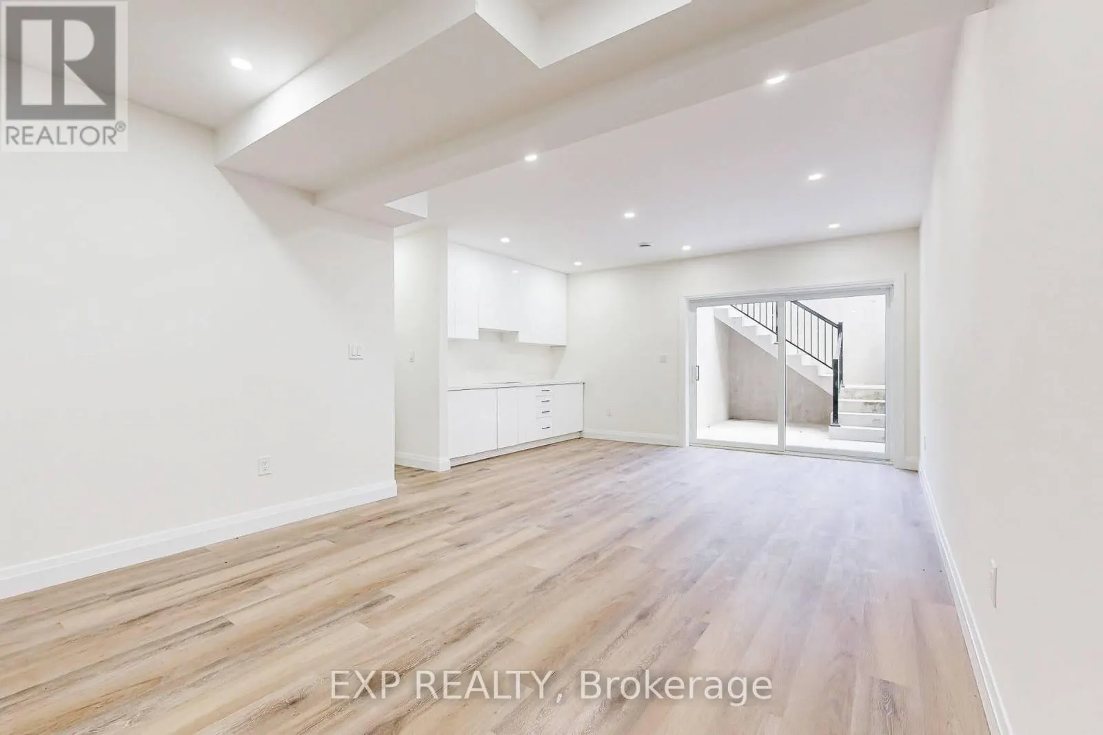 768 MONTBECK CRESCENT