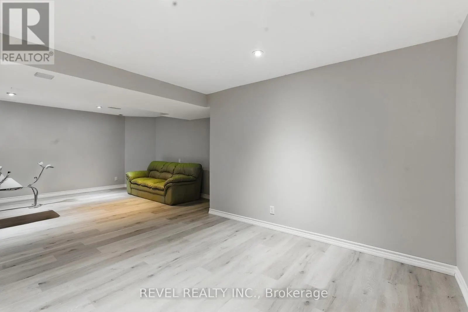 1251 WHITE LANE