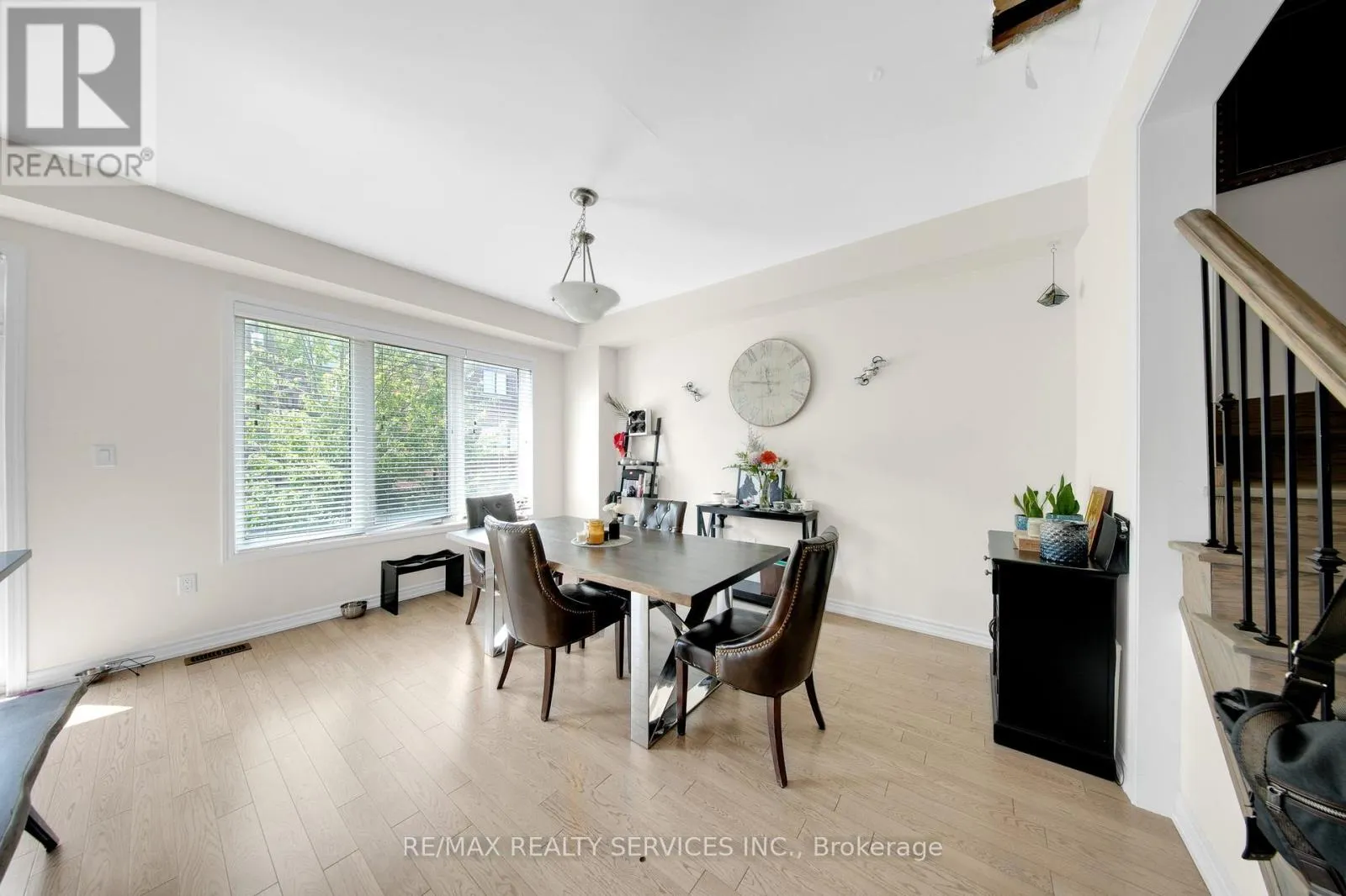 5 VAUDEVILLE DRIVE