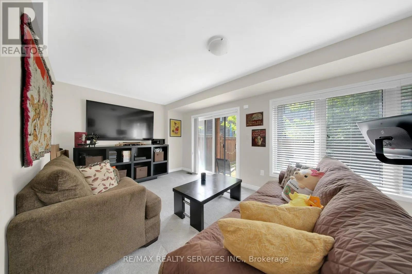 5 VAUDEVILLE DRIVE