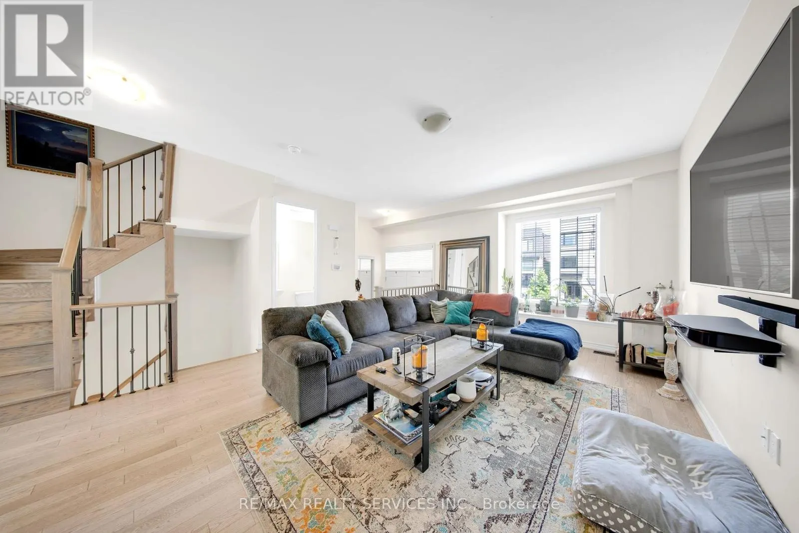 5 VAUDEVILLE DRIVE