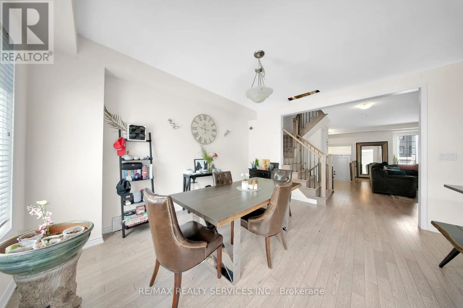 5 VAUDEVILLE DRIVE