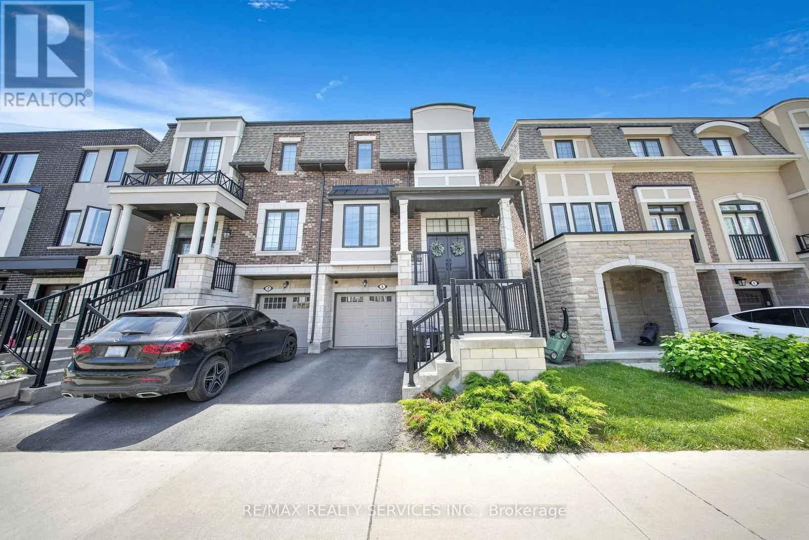 5 VAUDEVILLE DRIVE