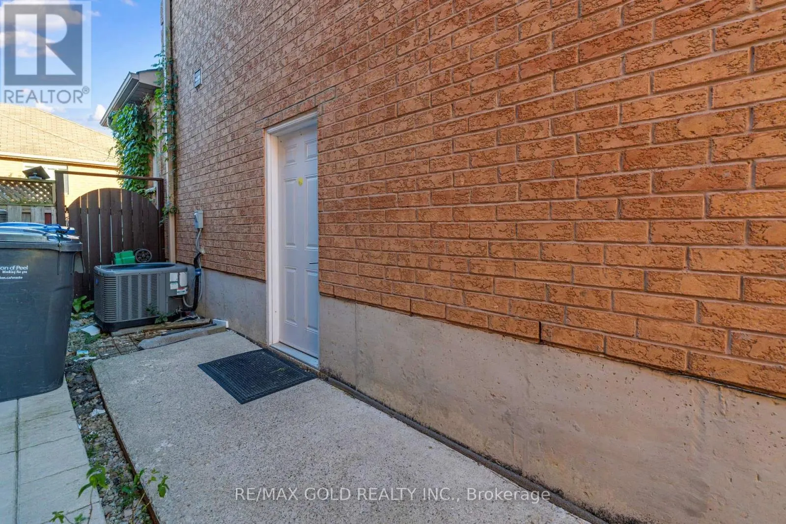 41 FALLSTAR CRESCENT