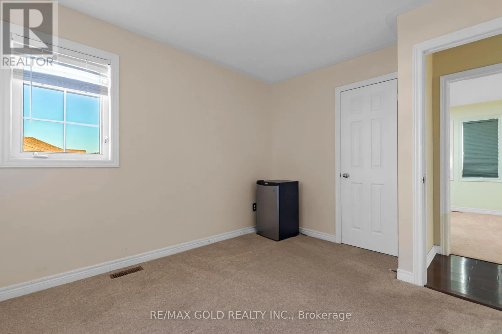 41 FALLSTAR CRESCENT