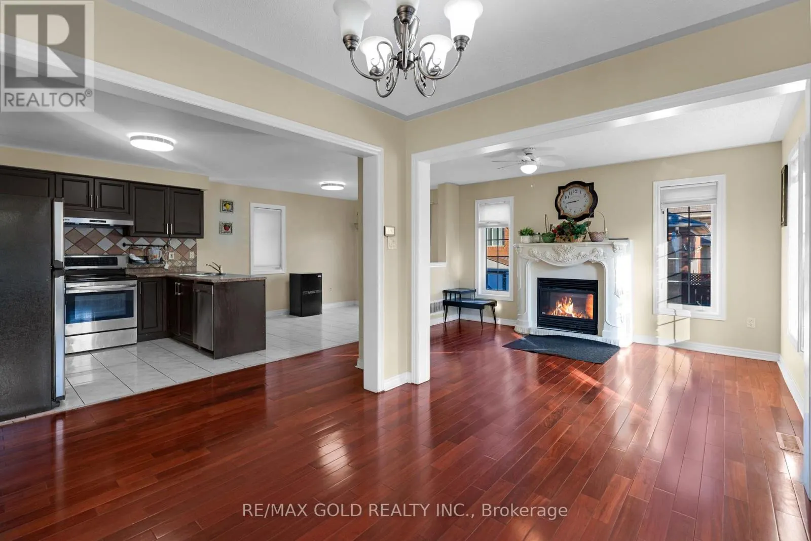 41 FALLSTAR CRESCENT