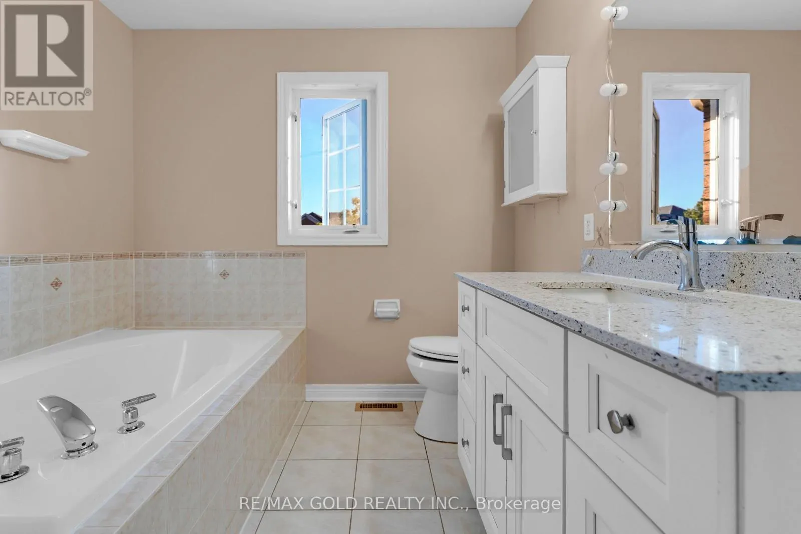 41 FALLSTAR CRESCENT