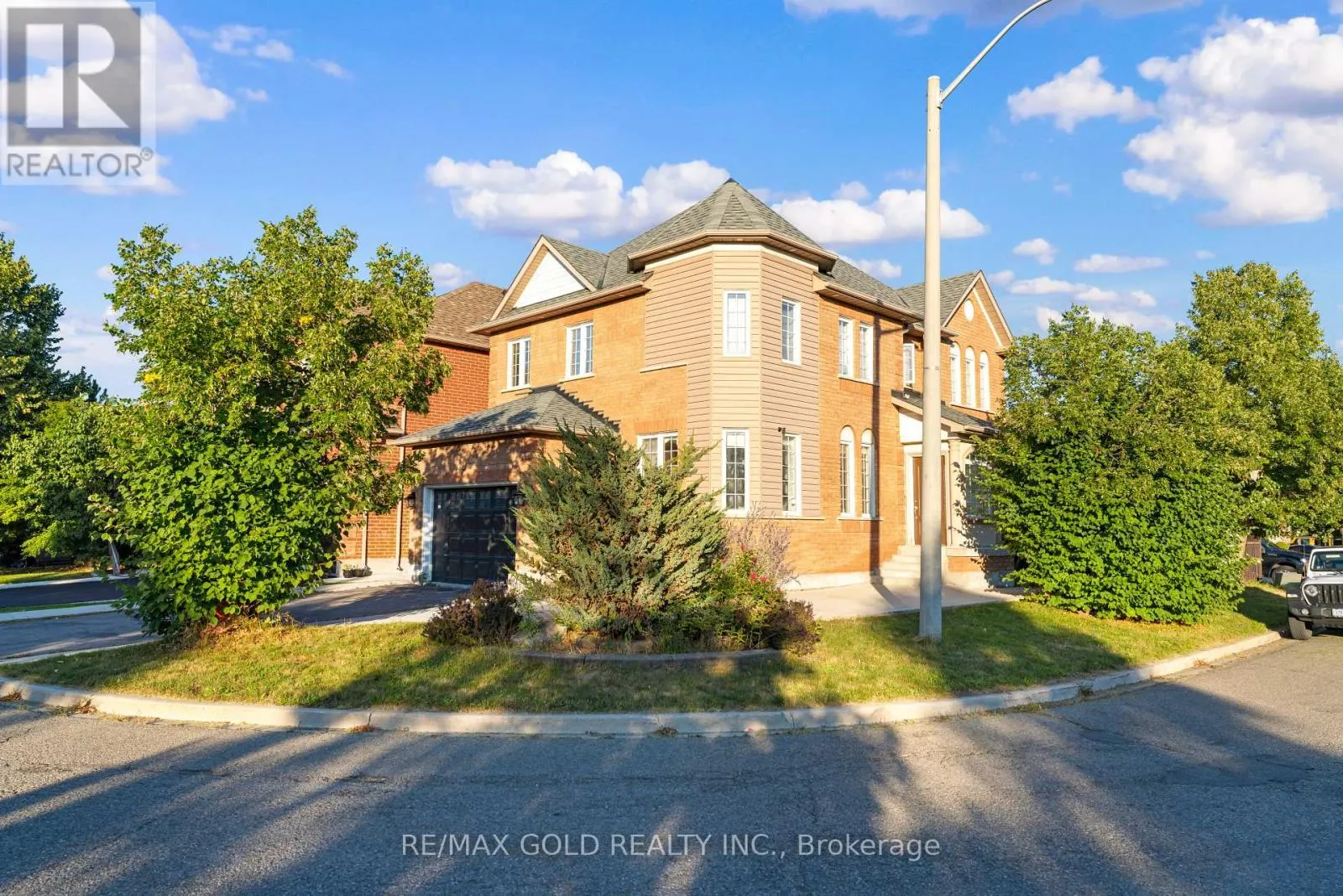 41 FALLSTAR CRESCENT