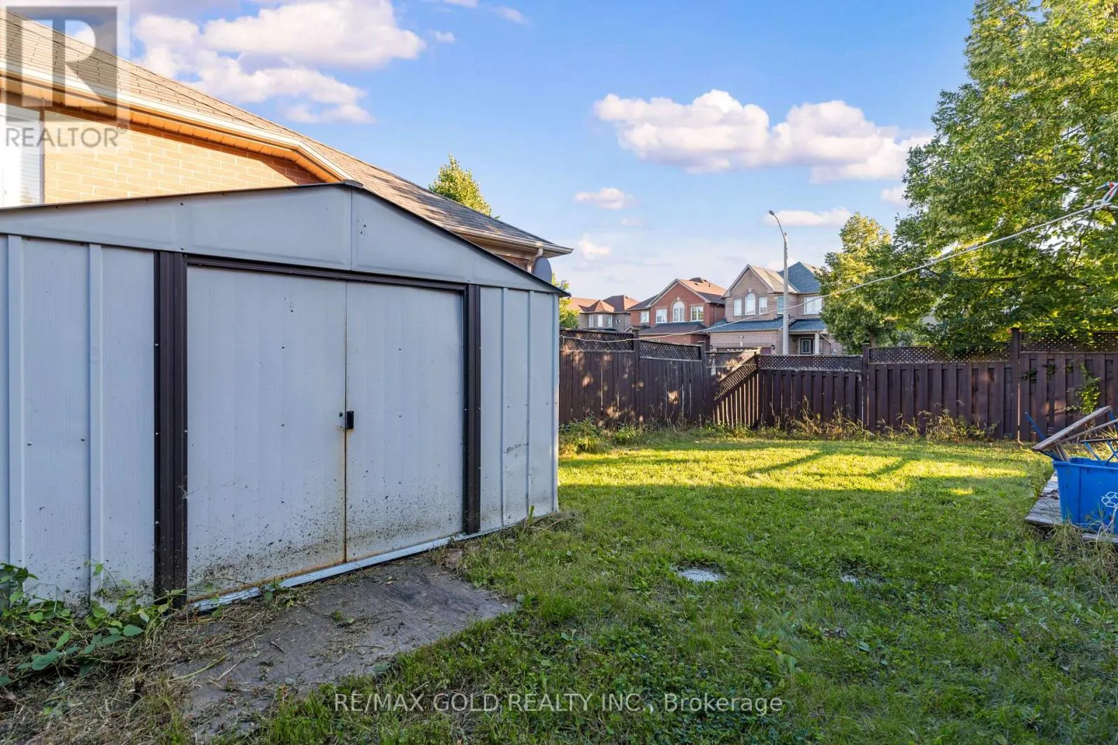 41 FALLSTAR CRESCENT