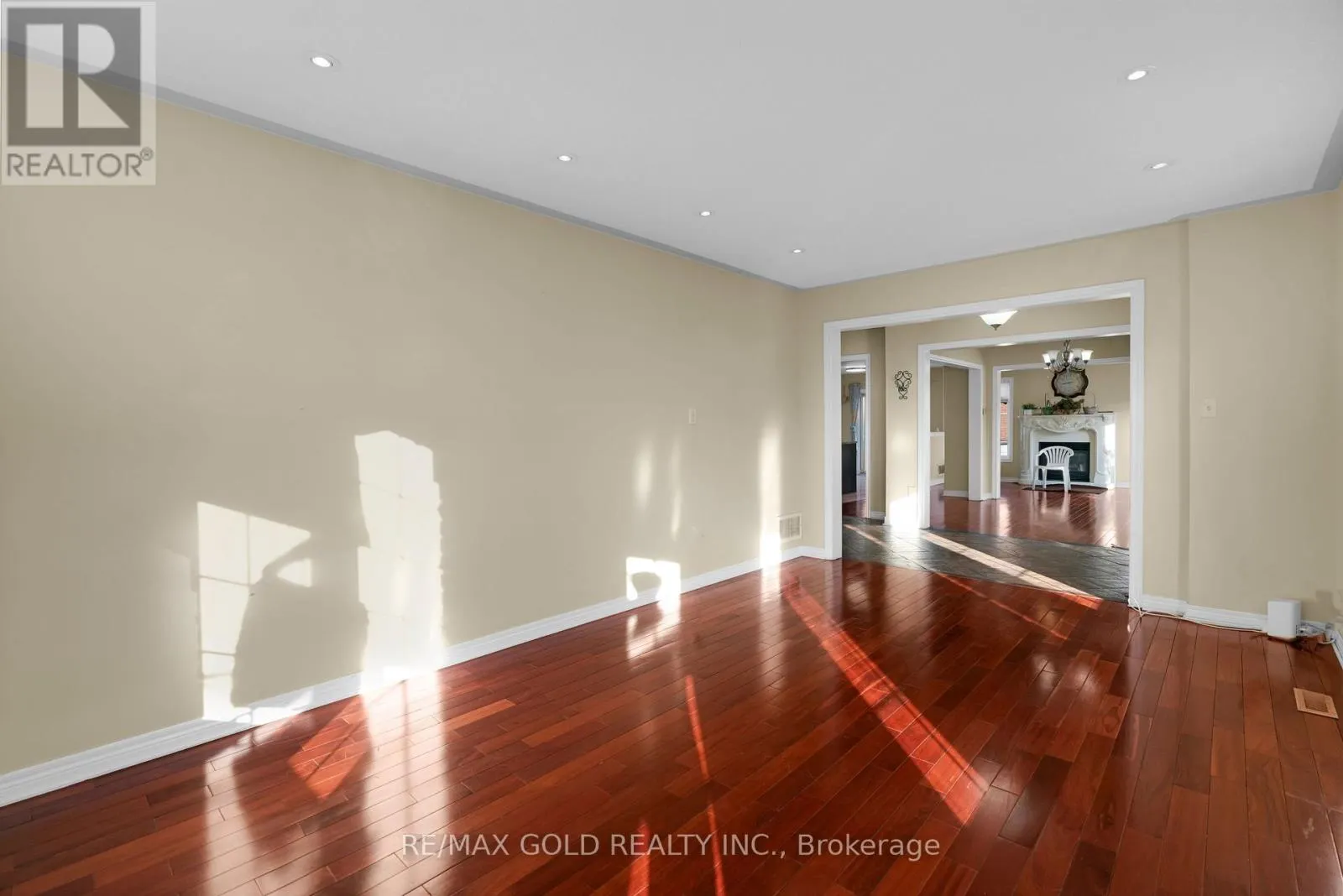 41 FALLSTAR CRESCENT