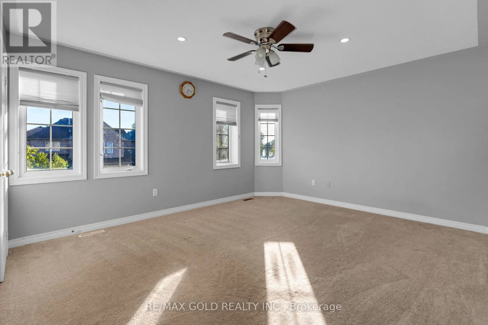 41 FALLSTAR CRESCENT