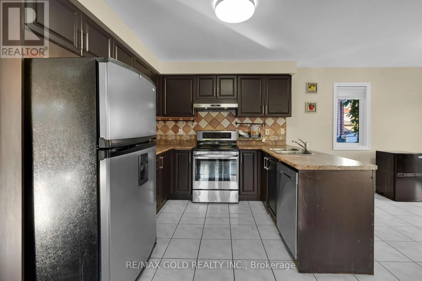 41 FALLSTAR CRESCENT