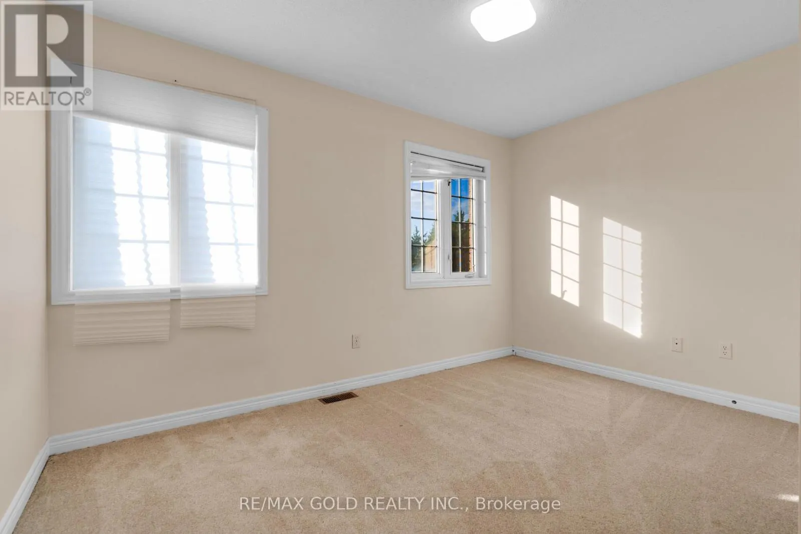 41 FALLSTAR CRESCENT