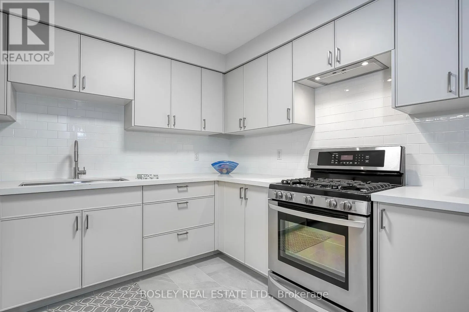 2104 WHITE DOVE CIRCLE