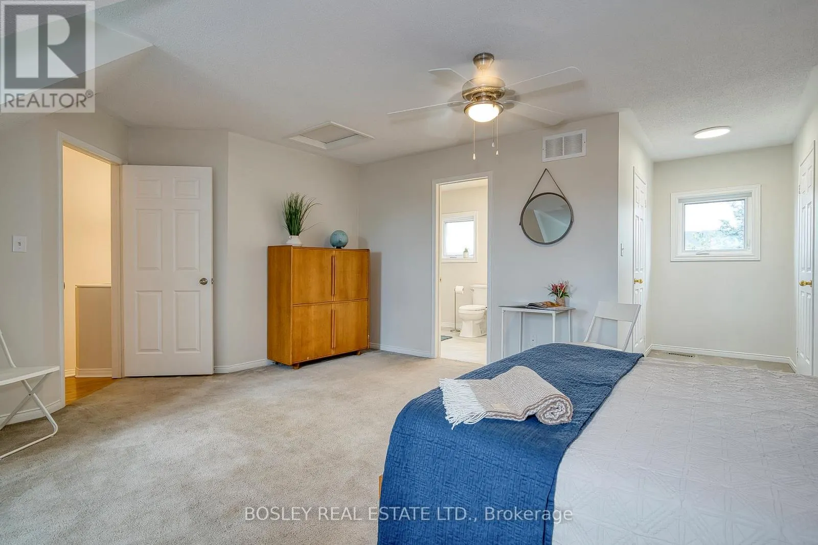 2104 WHITE DOVE CIRCLE