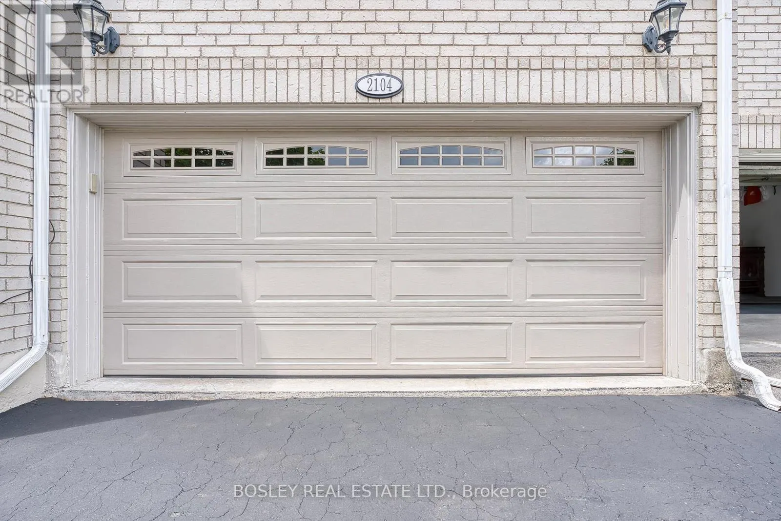 2104 WHITE DOVE CIRCLE