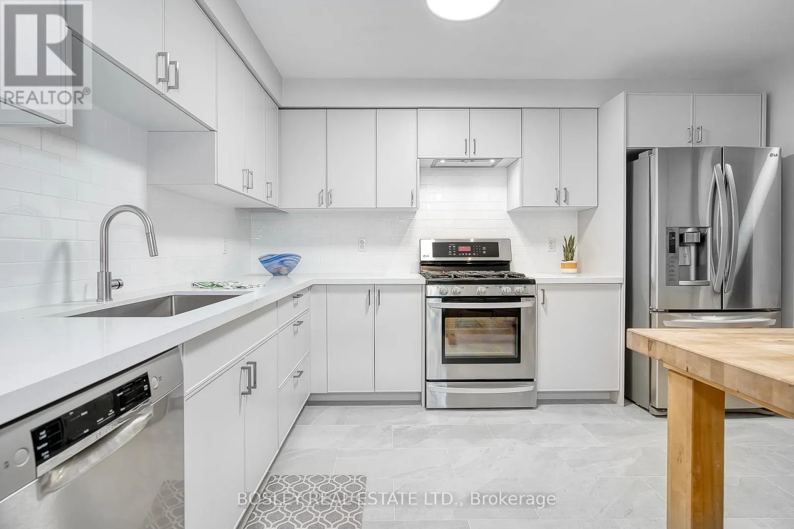 2104 WHITE DOVE CIRCLE