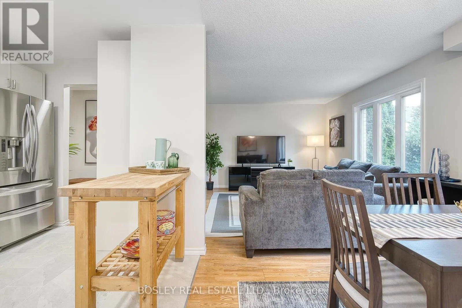 2104 WHITE DOVE CIRCLE